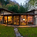 Villa The Writer's Nest Waterfront By Rent *