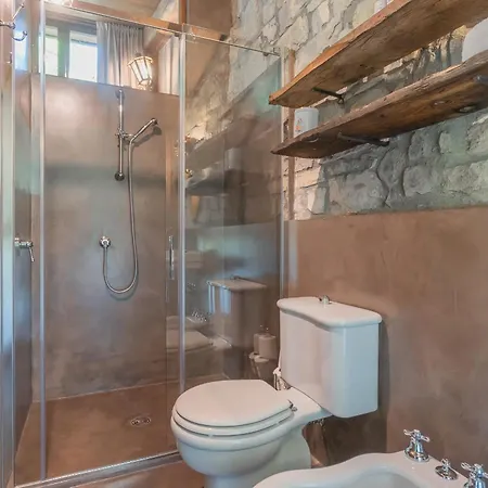 Villa The Writer's Nest Waterfront By Rent