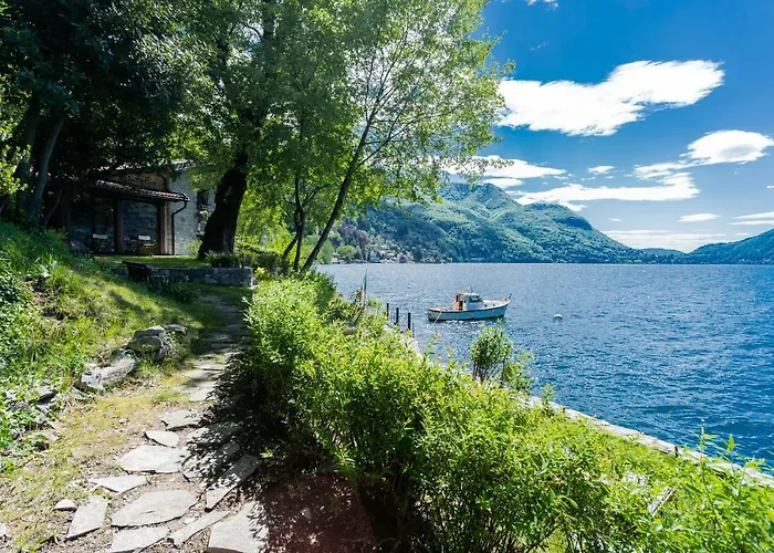 The Writer's Nest Waterfront By Rent Villa